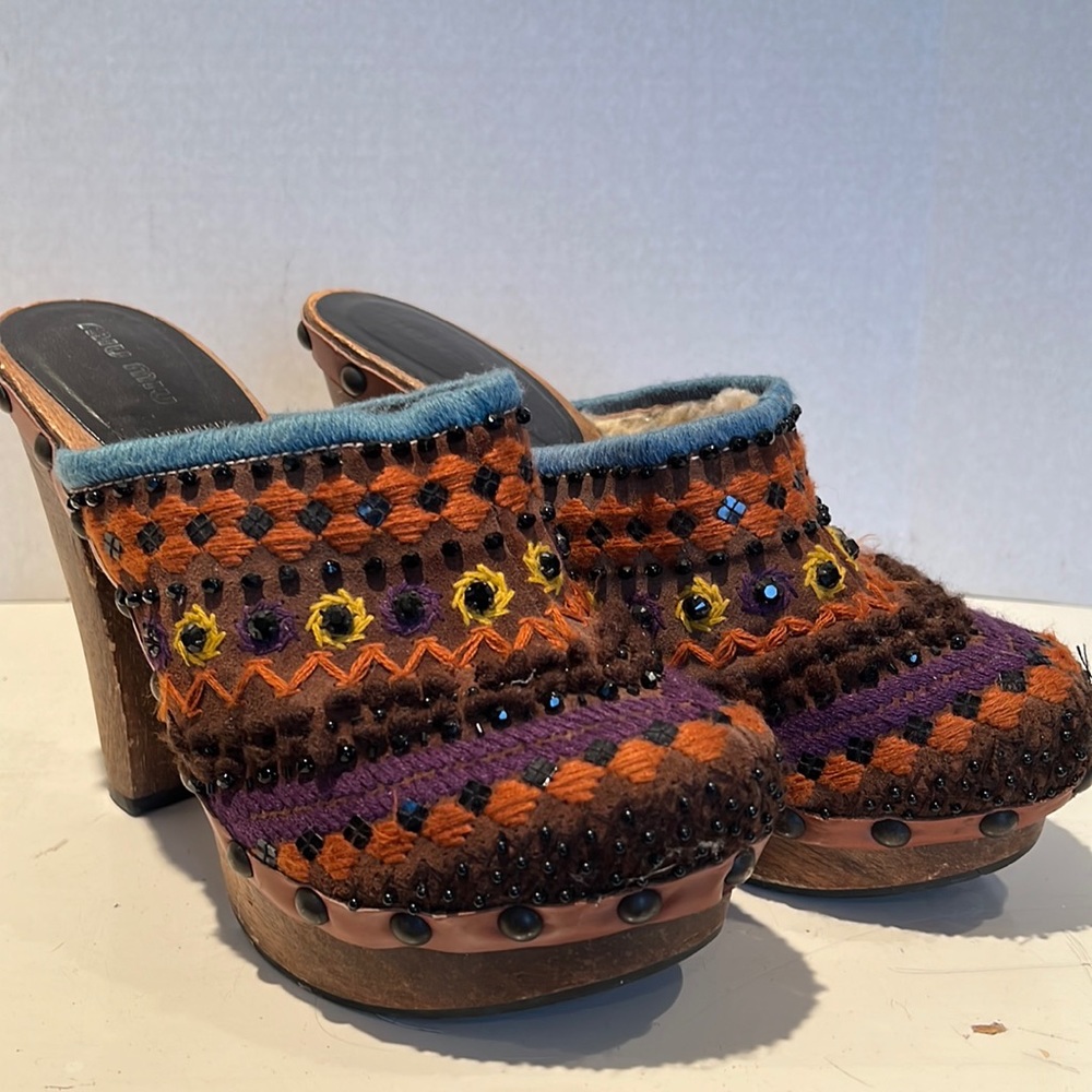 Miu miu STUDDED PLATFORM CLOGS block heel with shearling on inside